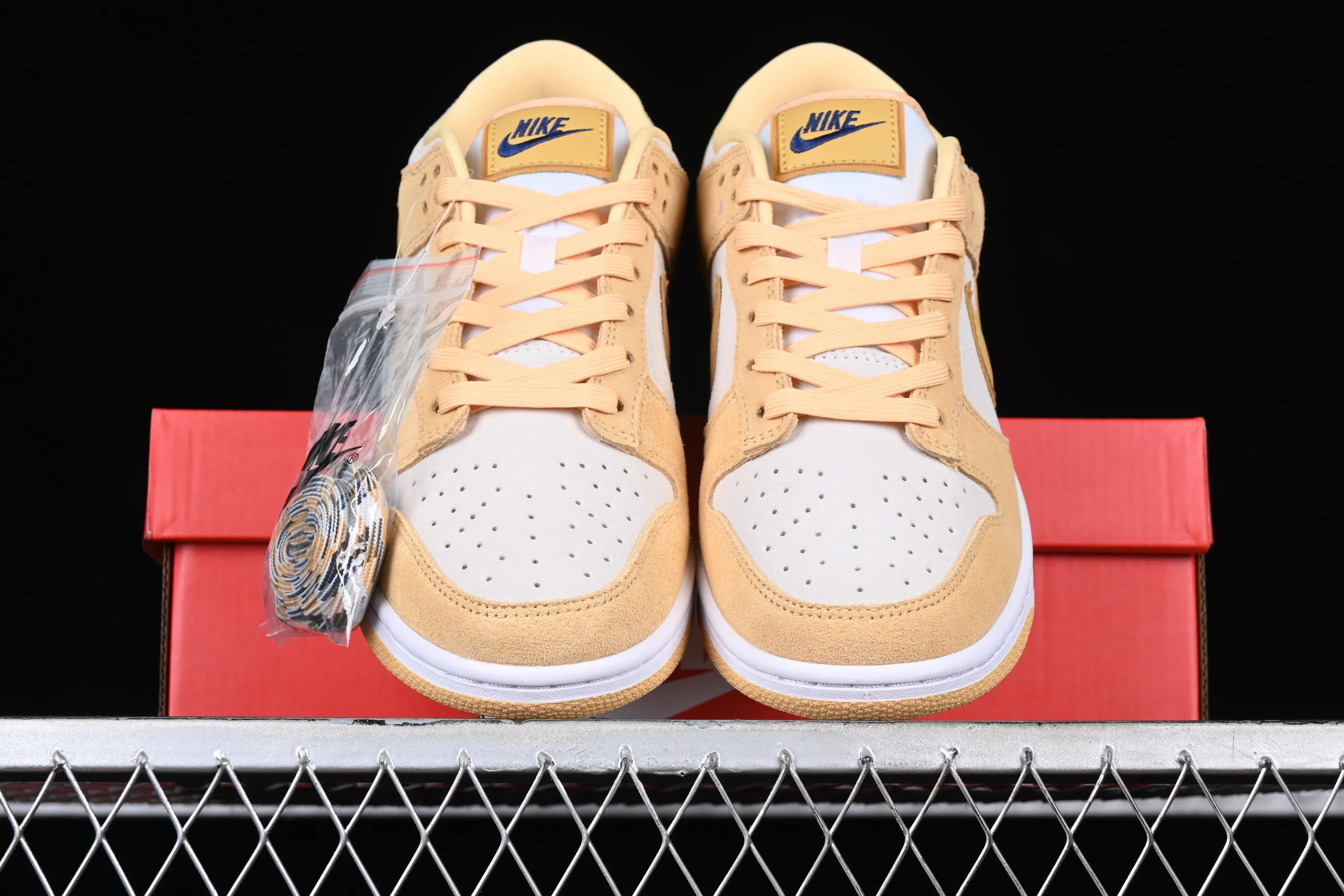 All categories Nk SB Dunk series Nk SB Dunk Low low-top sneakers Nk Dunk Low "Gold Suede" cheese pudding ice cream yellow and white SB low-top casual sports skateboard shoes DV7411-200